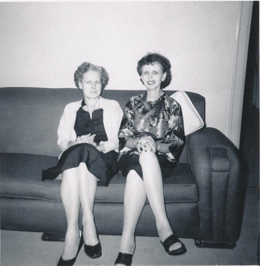 1959_jan_deni_and_sister.jpg